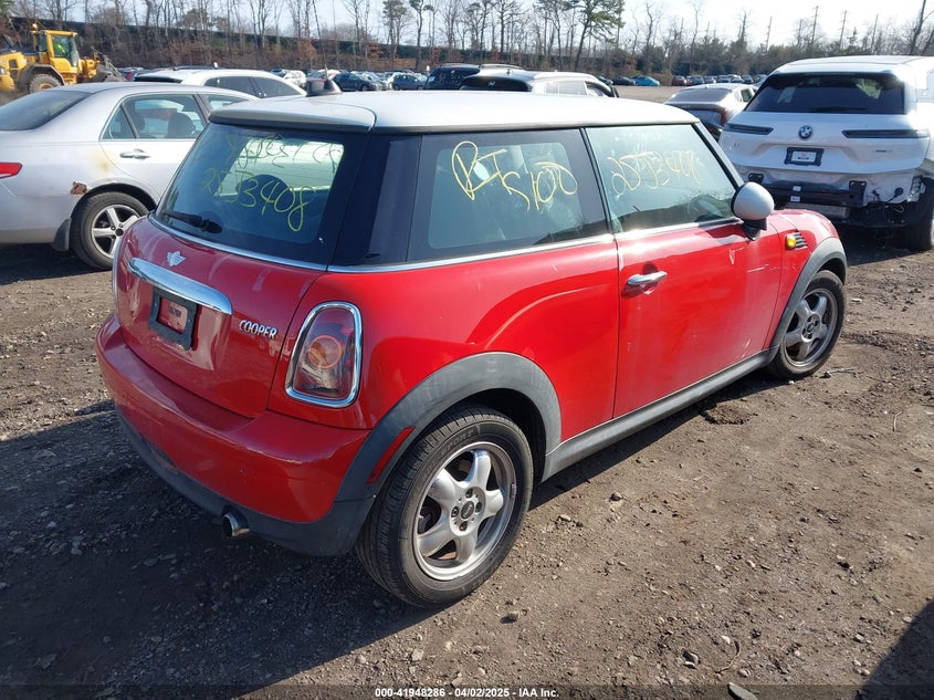 2008 MINI COOPER VIN: WMWMF33568TT60843