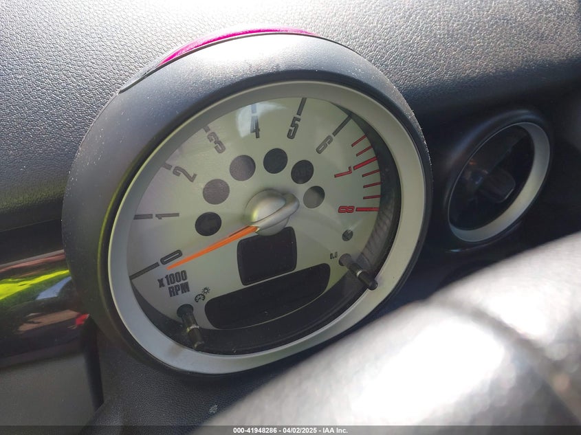 2008 MINI COOPER VIN: WMWMF33568TT60843
