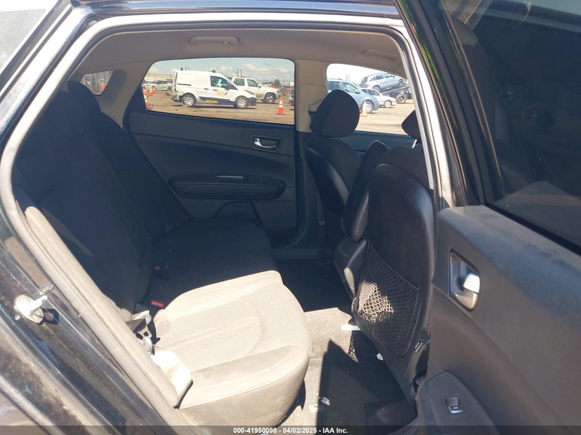 2020 KIA OPTIMA VIN: 5XXGT4L33LG384927