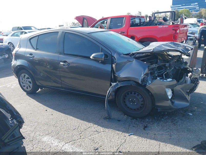 2015 TOYOTA PRIUS C VIN: JTDKDTB33F1585004