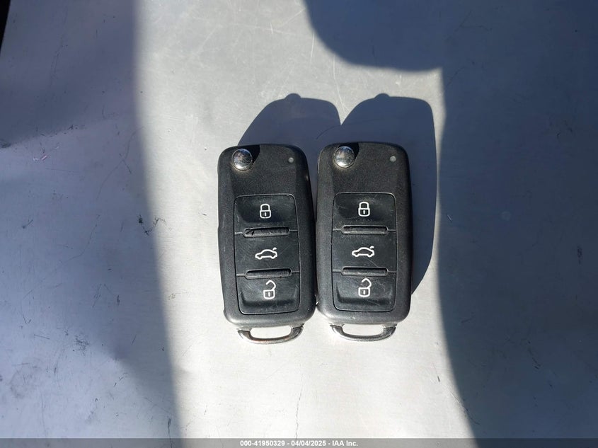 2018 VOLKSWAGEN PASSAT VIN: 1VWJM7A39JC026572
