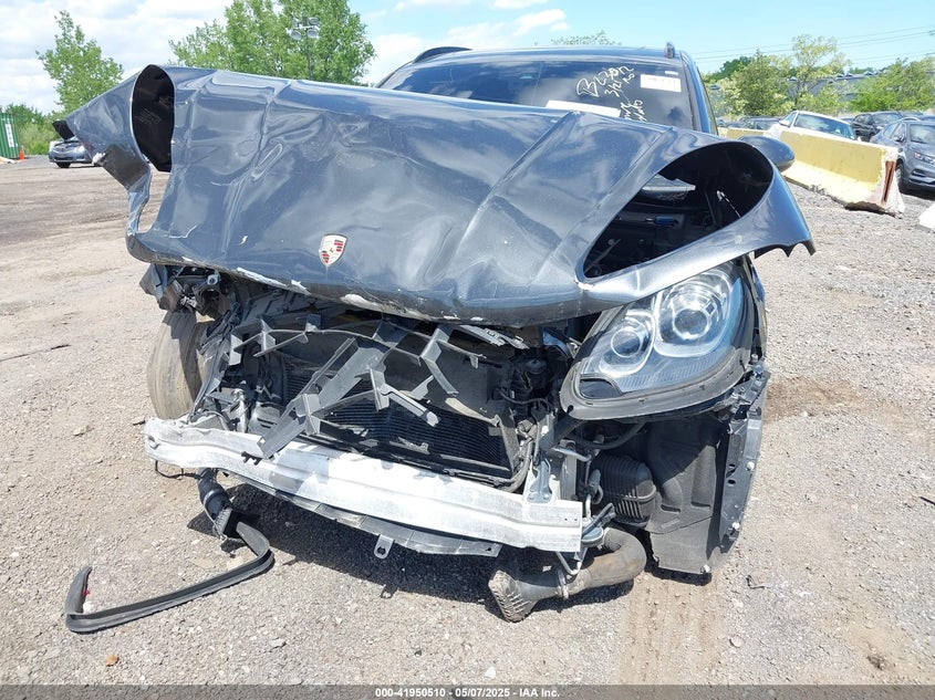 2018 Porsche Macan Sport Edition VIN: WP1AA2A59JLB23012 Lot: 41950510