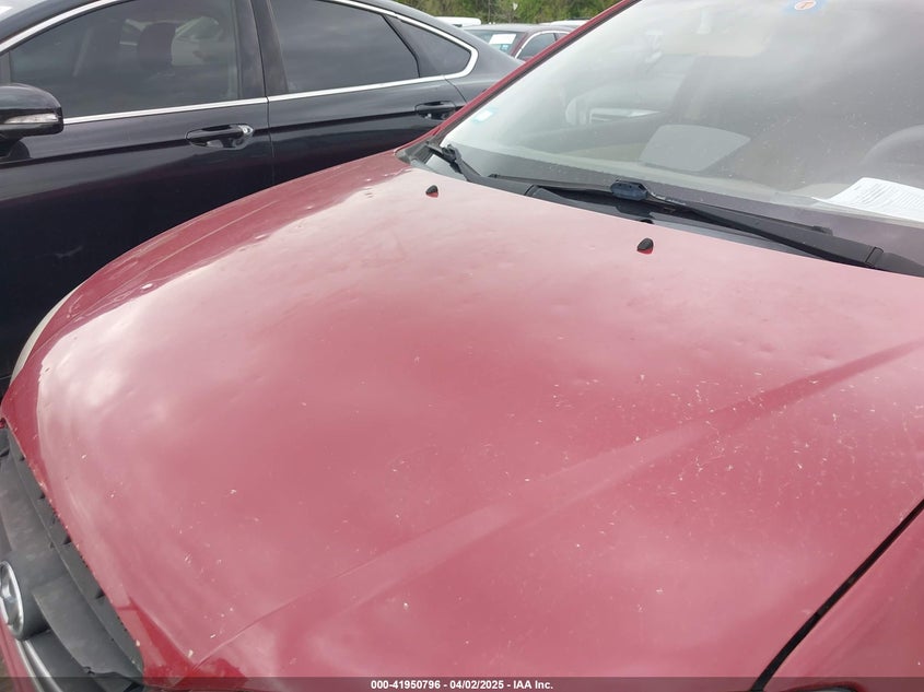2010 HYUNDAI ELANTRA VIN: KMHDU4AD2AU184779