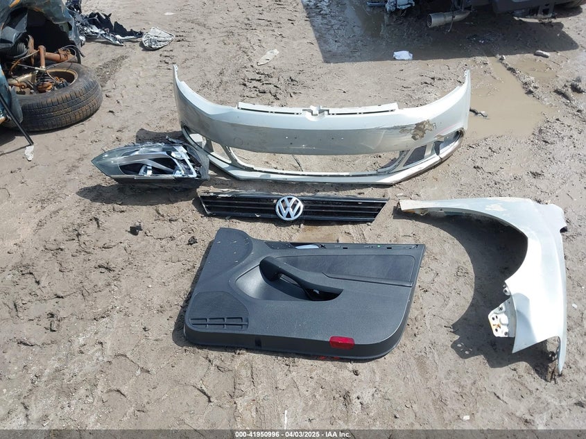 2011 VOLKSWAGEN JETTA VIN: 3VWDZ7AJXBM327932