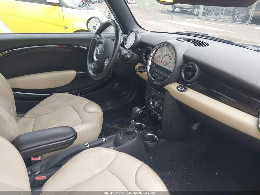 2013 MINI CONVERTIBLE VIN: WMWZN3C54DT568819