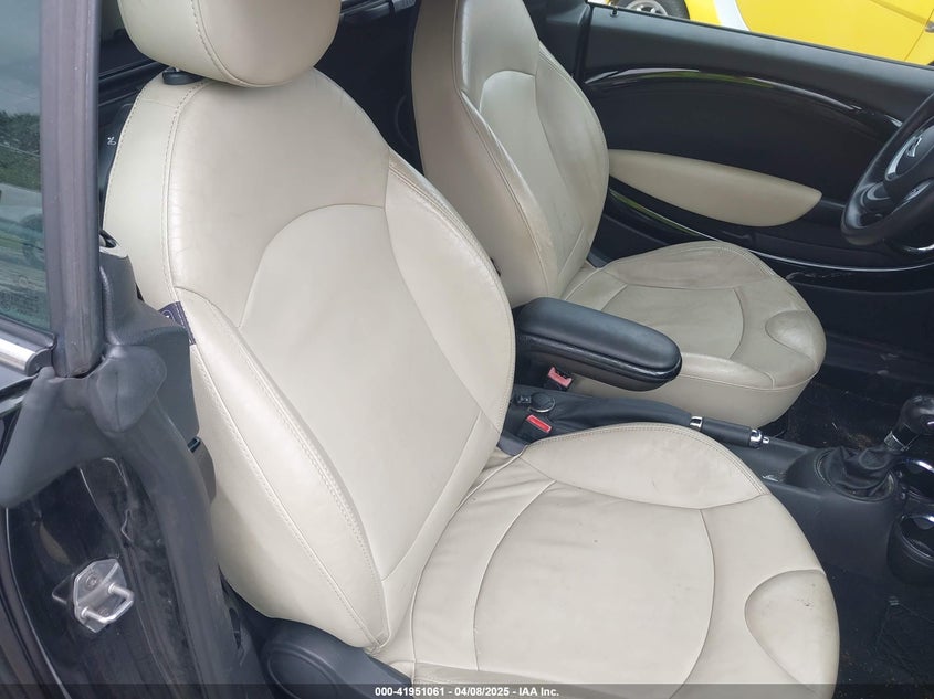 2013 MINI CONVERTIBLE VIN: WMWZN3C54DT568819
