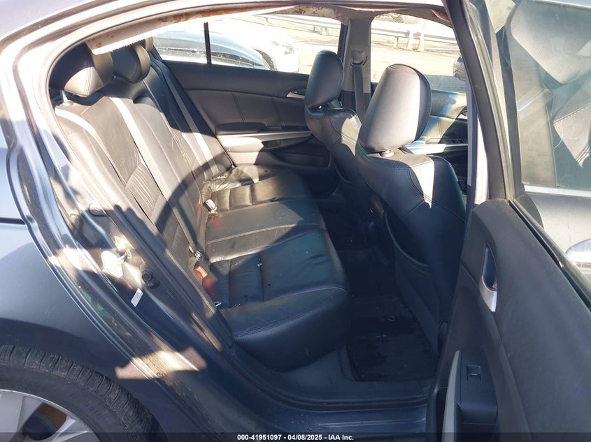 2010 HONDA ACCORD VIN: 1HGCP3F84AA015430