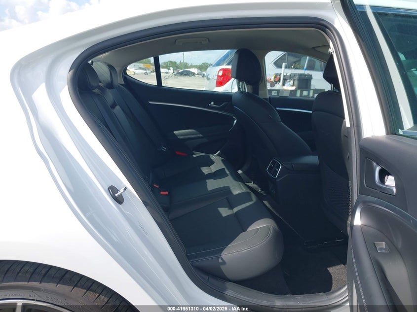 2025 GENESIS G70 VIN: KMTG34SC1SU156324