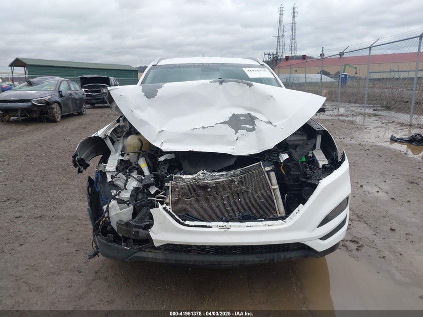 2016 HYUNDAI TUCSON LIMITED/SPORT AND ECO/SE - KM8J3CA40GU145648