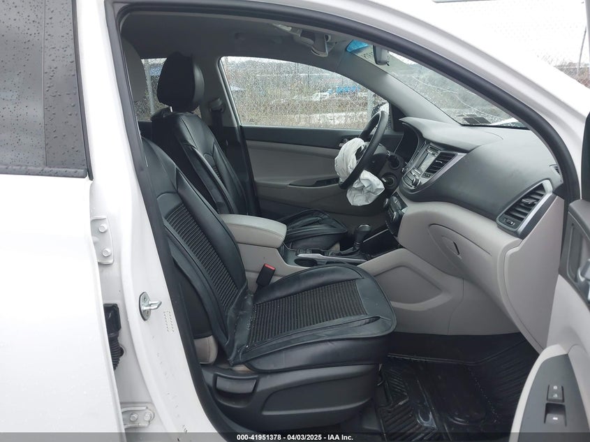 2016 HYUNDAI TUCSON LIMITED/SPORT AND ECO/SE - KM8J3CA40GU145648