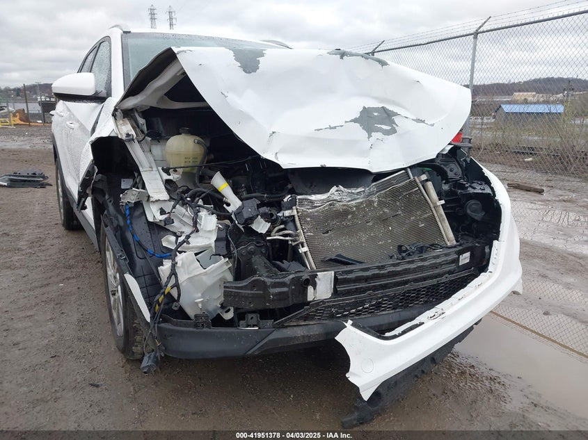 2016 HYUNDAI TUCSON LIMITED/SPORT AND ECO/SE - KM8J3CA40GU145648