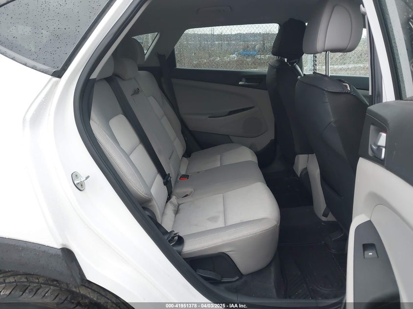 2016 HYUNDAI TUCSON LIMITED/SPORT AND ECO/SE - KM8J3CA40GU145648