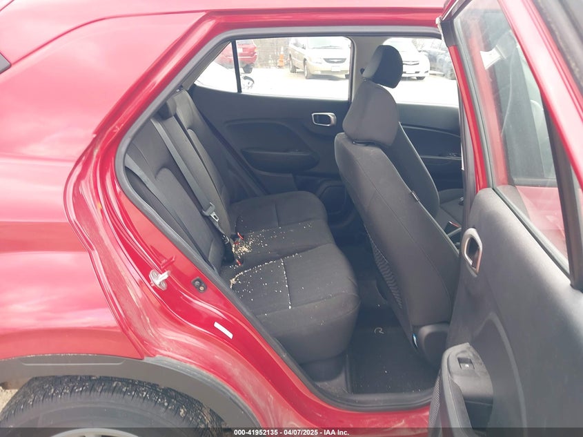 2021 HYUNDAI VENUE VIN: KMHRB8A37MU104052
