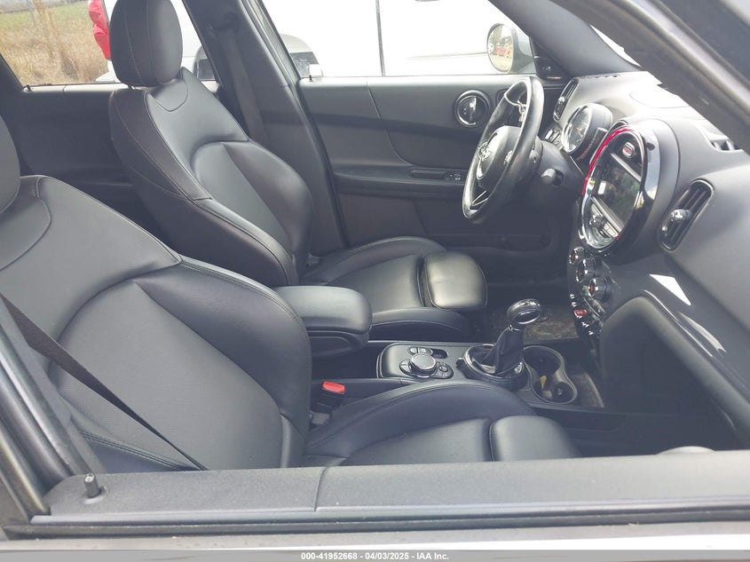 2017 MINI COUNTRYMAN VIN: WMZYV5C37H3E01131