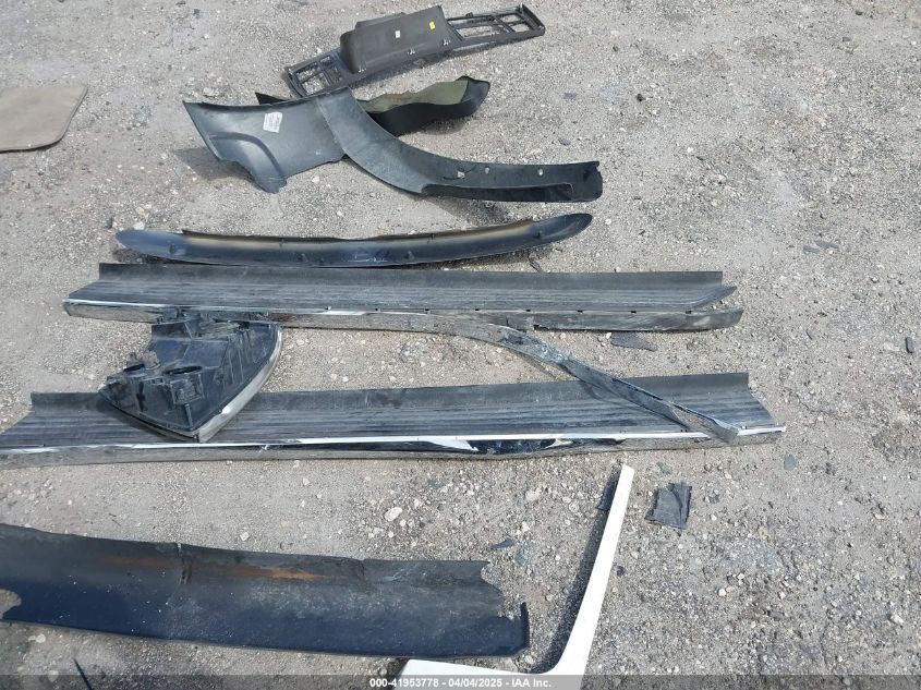 2002 Cadillac Escalade Standard VIN: 1GYEC63T42R183580 Lot: 41953778