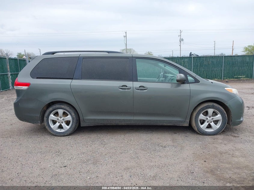 2011 Toyota Sienna Le V6/Le V6 Auto Access Seat VIN: 5TDKK3DCXBF119702 Lot: 41954050
