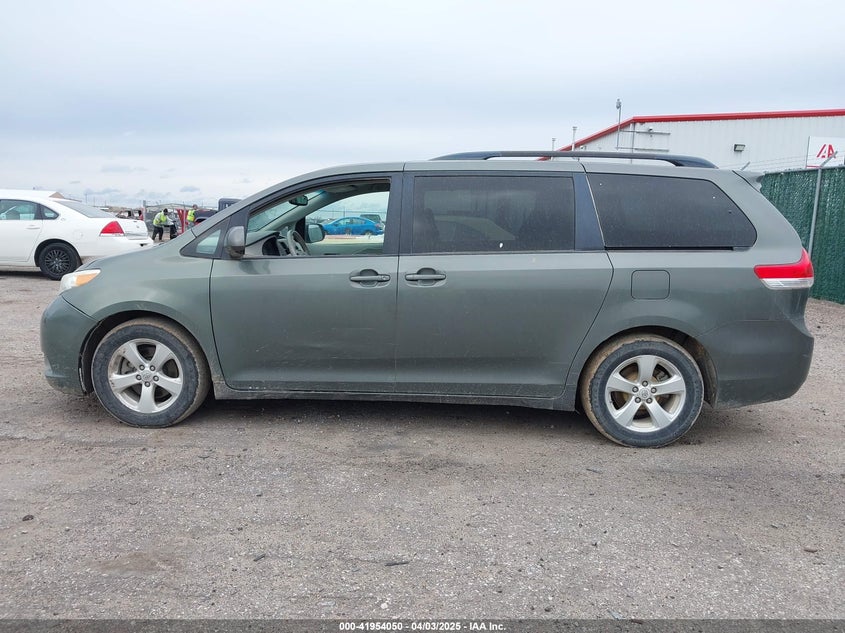 2011 Toyota Sienna Le V6/Le V6 Auto Access Seat VIN: 5TDKK3DCXBF119702 Lot: 41954050