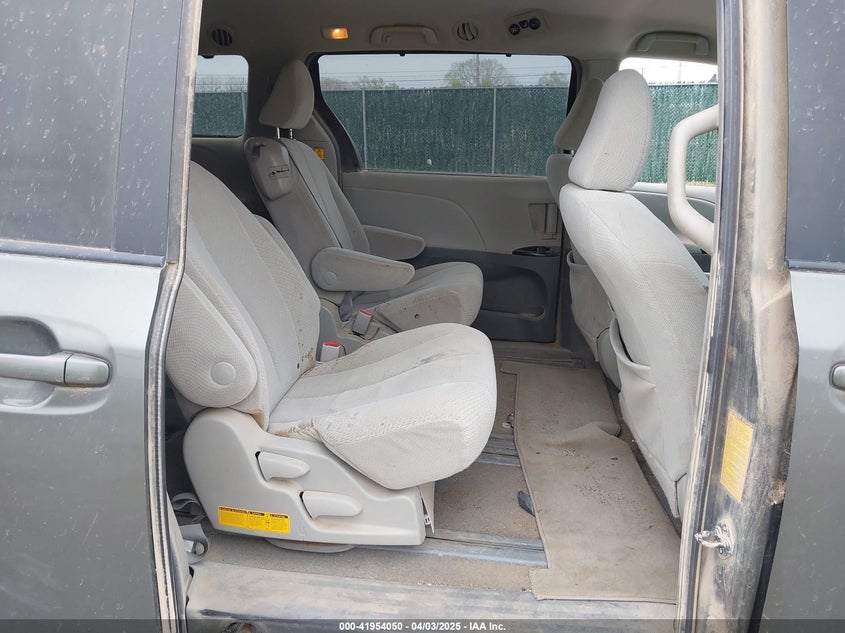 2011 Toyota Sienna Le V6/Le V6 Auto Access Seat VIN: 5TDKK3DCXBF119702 Lot: 41954050