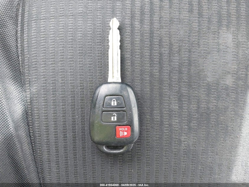 2017 TOYOTA RAV4 LE - JTMBFREV4HJ112693