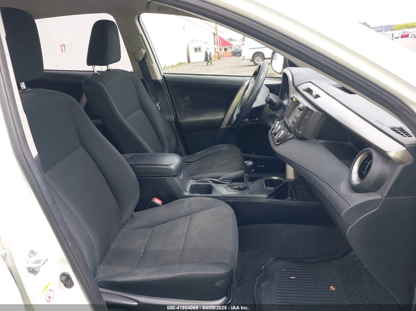 2017 TOYOTA RAV4 LE - JTMBFREV4HJ112693