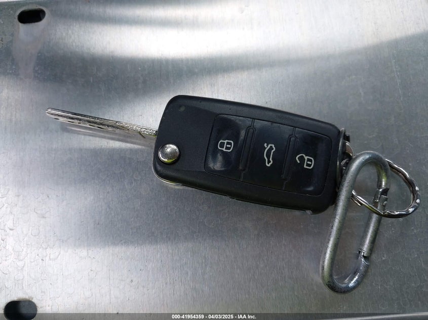 2013 VOLKSWAGEN TIGUAN S - WVGAV3AX9DW613283