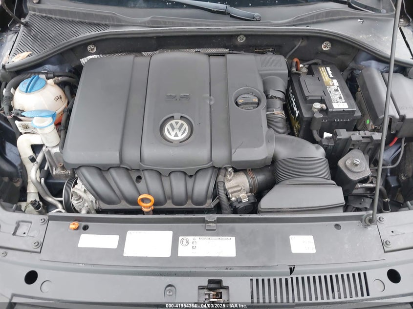 2013 VOLKSWAGEN PASSAT VIN: 1VWBP7A34DC004270