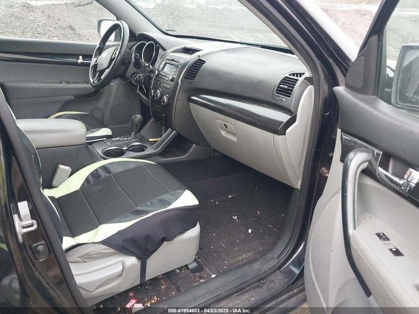 2012 KIA SORENTO VIN: 5XYKT4A22CG273527