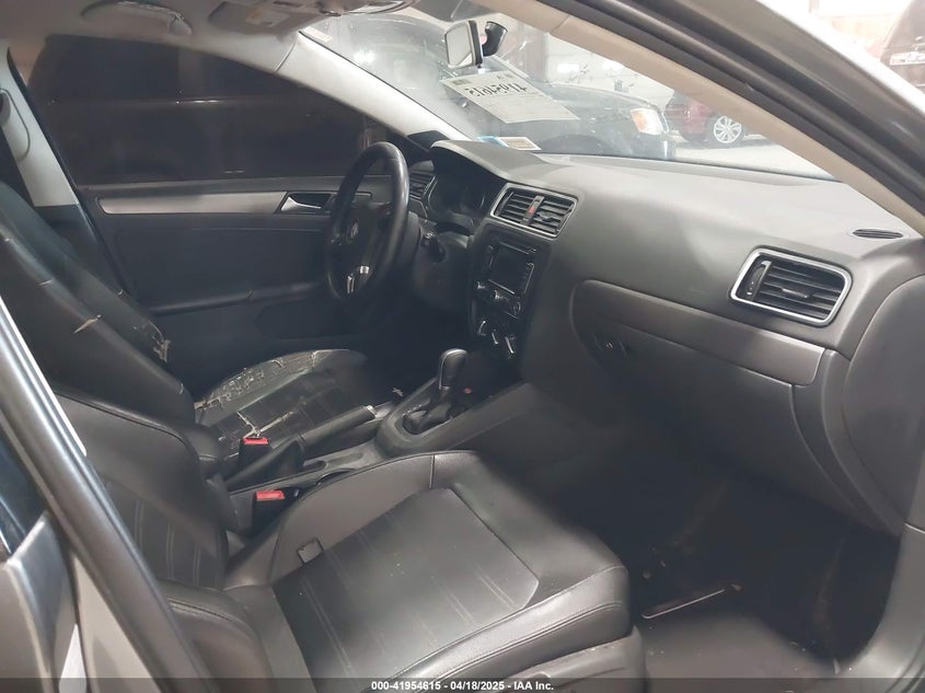 2014 VOLKSWAGEN JETTA VIN: 3VWL17AJ6EM331404