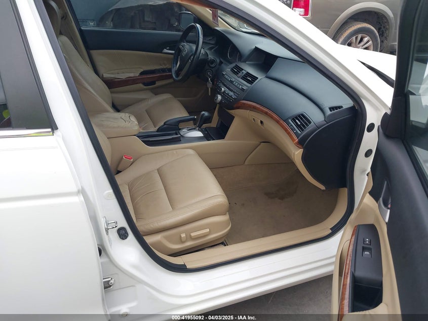 2011 HONDA ACCORD VIN: 5KBCP3F84BB004274