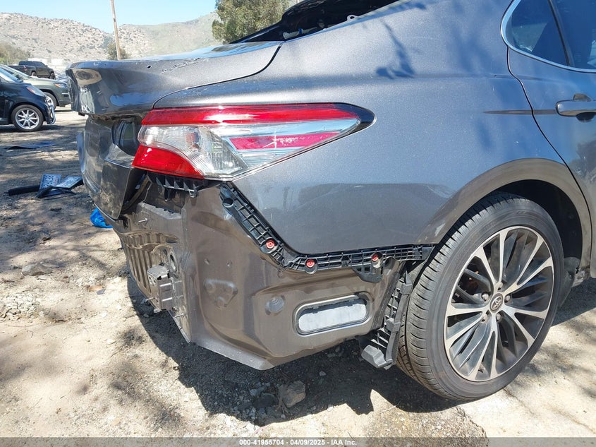 2018 TOYOTA CAMRY VIN: 4T1B11HK0JU646985