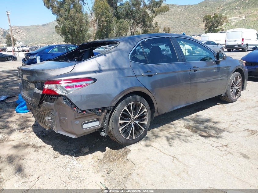 2018 TOYOTA CAMRY VIN: 4T1B11HK0JU646985