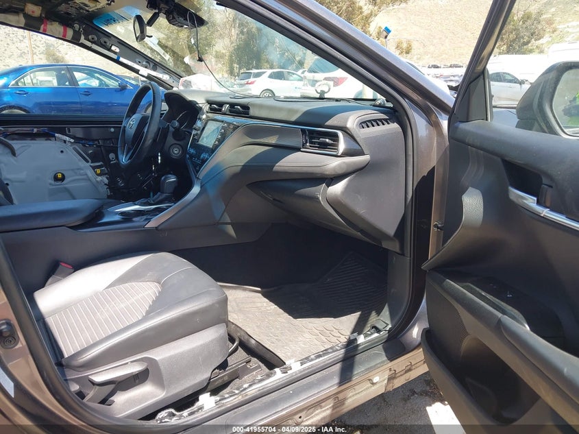 2018 TOYOTA CAMRY VIN: 4T1B11HK0JU646985