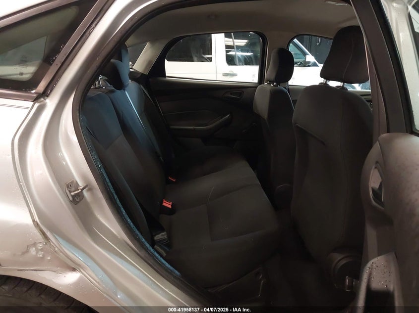 2016 FORD FOCUS VIN: 1FADP3E22GL390039