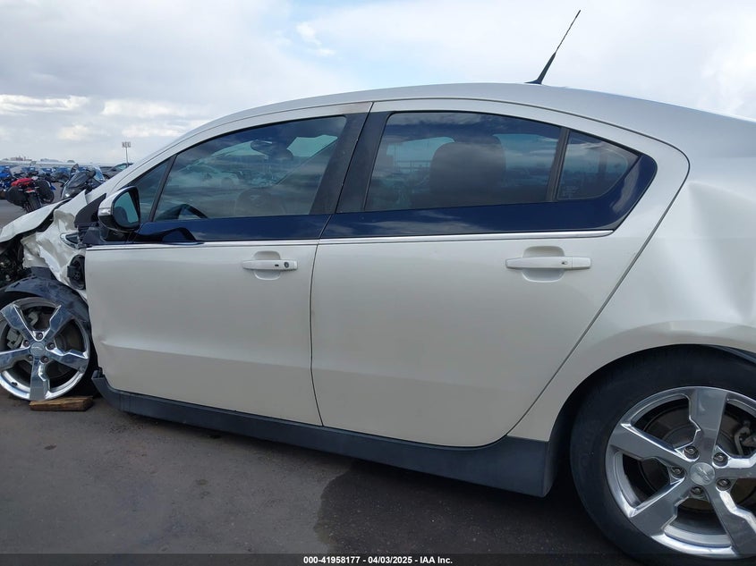 2013 CHEVROLET VOLT VIN: 1G1RB6E4XDU144257
