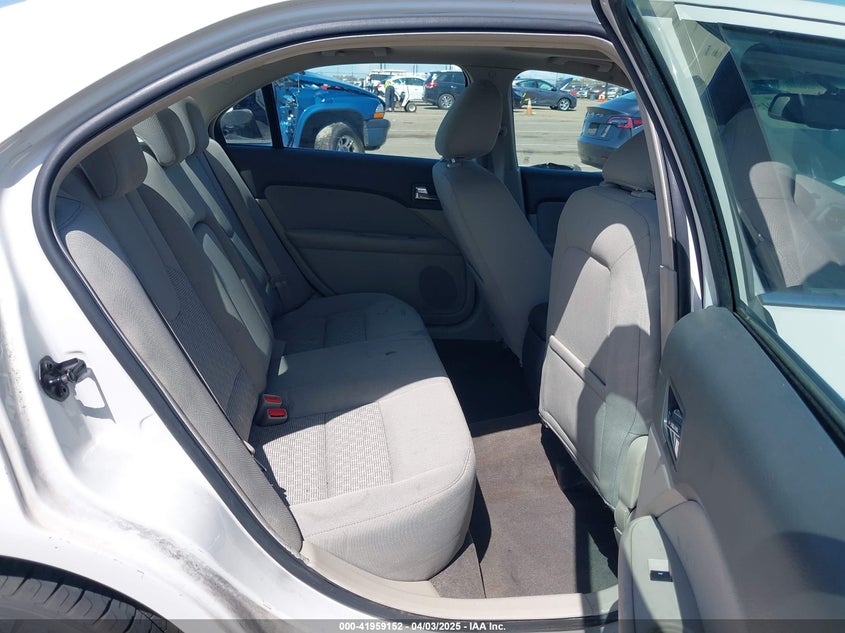 2010 FORD FUSION VIN: 3FAHP0HA1AR152131