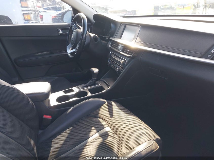 2019 KIA OPTIMA VIN: 5XXGT4L34KG296578
