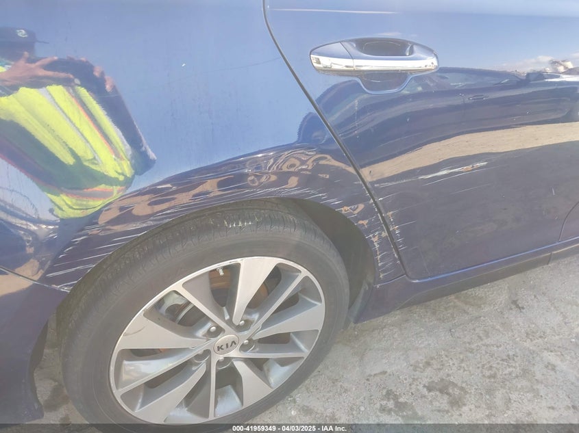2019 KIA OPTIMA VIN: 5XXGT4L34KG296578