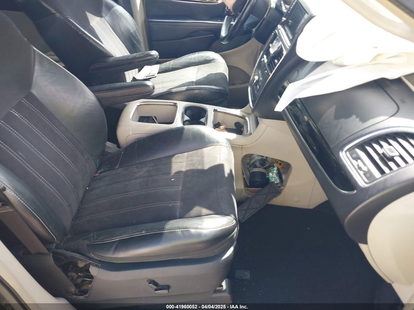 2014 CHRYSLER TOWN & COUNTRY VIN: 2C4RC1CG3ER364004