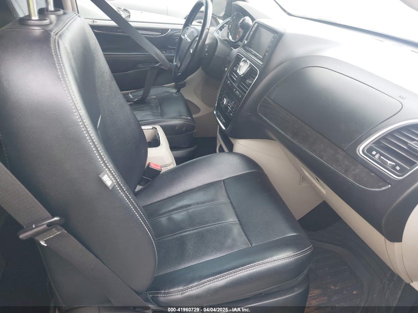 2013 CHRYSLER TOWN & COUNTRY VIN: 2C4RC1BG1DR744457