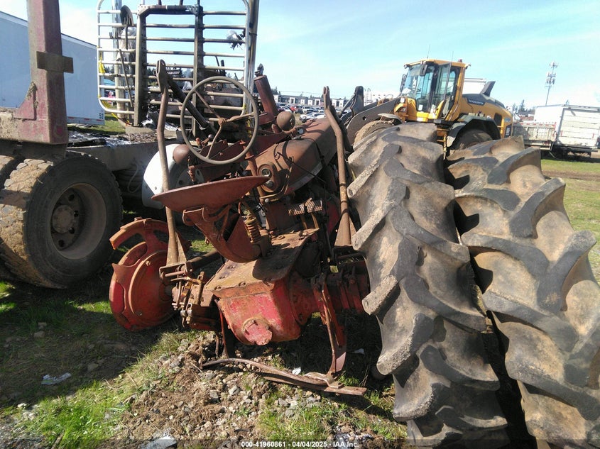 1942 International Tractor VIN: FBH115366 Lot: 41960861