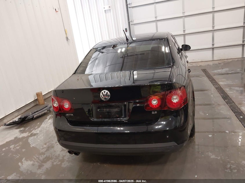 2010 VOLKSWAGEN JETTA VIN: 3VWAX7AJ0AM074675