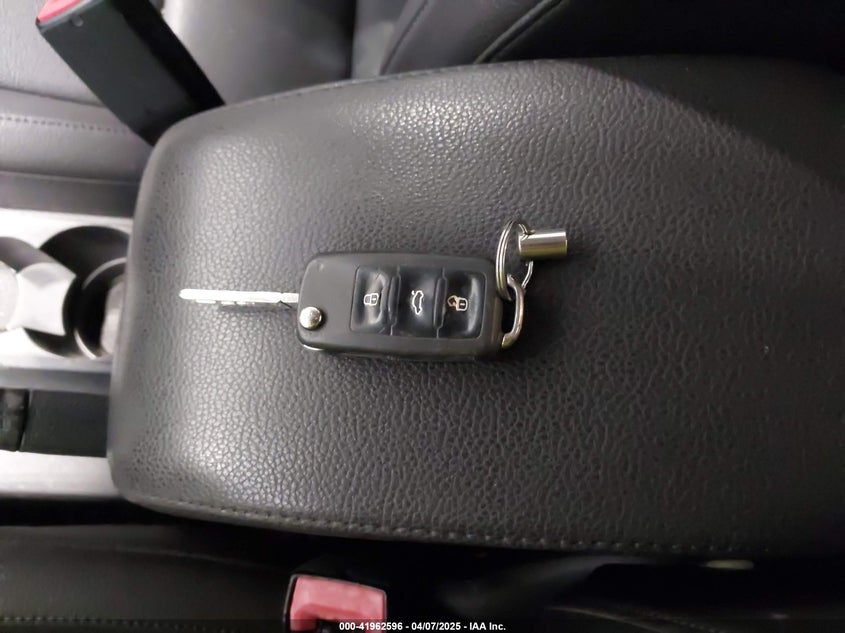 2010 VOLKSWAGEN JETTA VIN: 3VWAX7AJ0AM074675