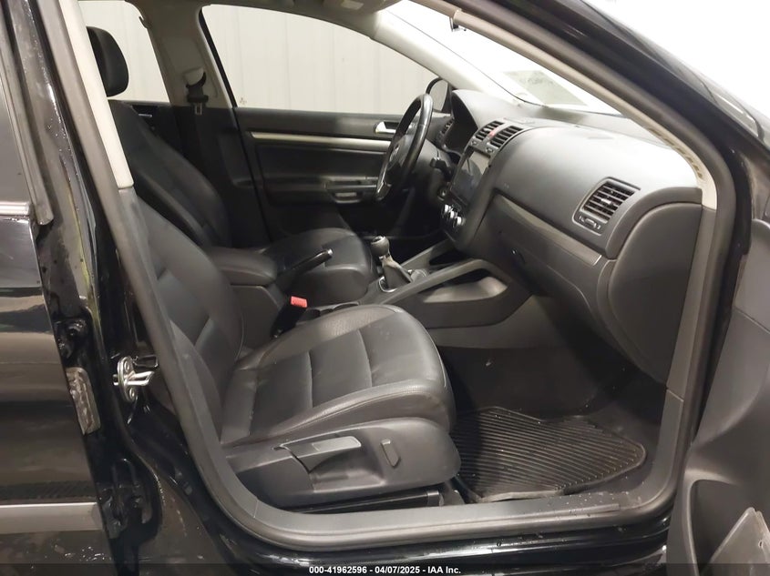 2010 VOLKSWAGEN JETTA VIN: 3VWAX7AJ0AM074675