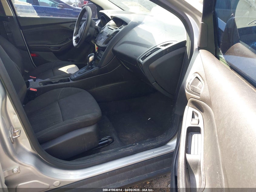 2016 FORD FOCUS VIN: 1FADP3E25GL302195