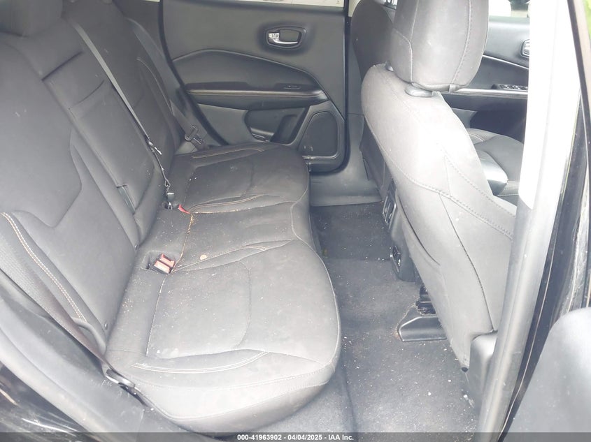 2018 JEEP COMPASS VIN: 3C4NJCAB4JT469519