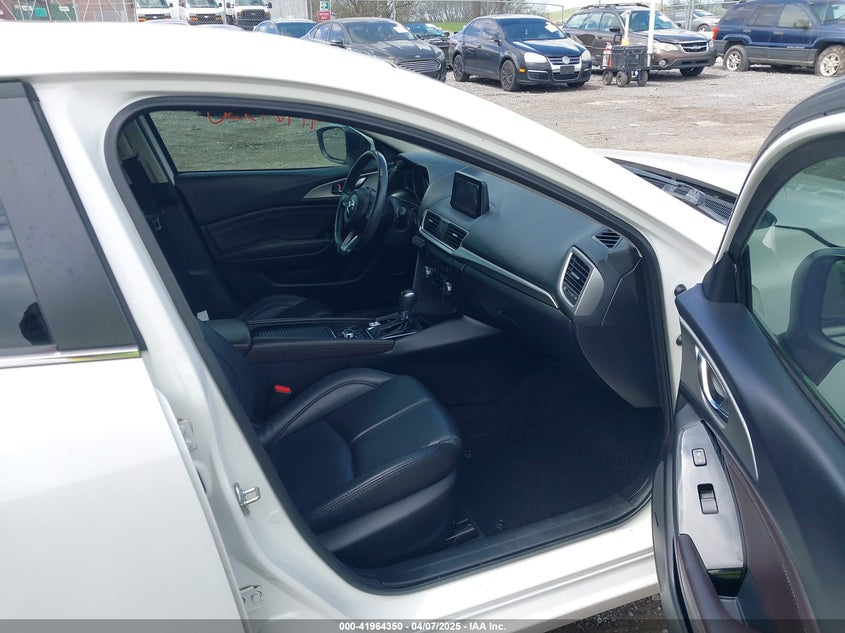 2018 MAZDA MAZDA3 TOURING - 3MZBN1V34JM241414