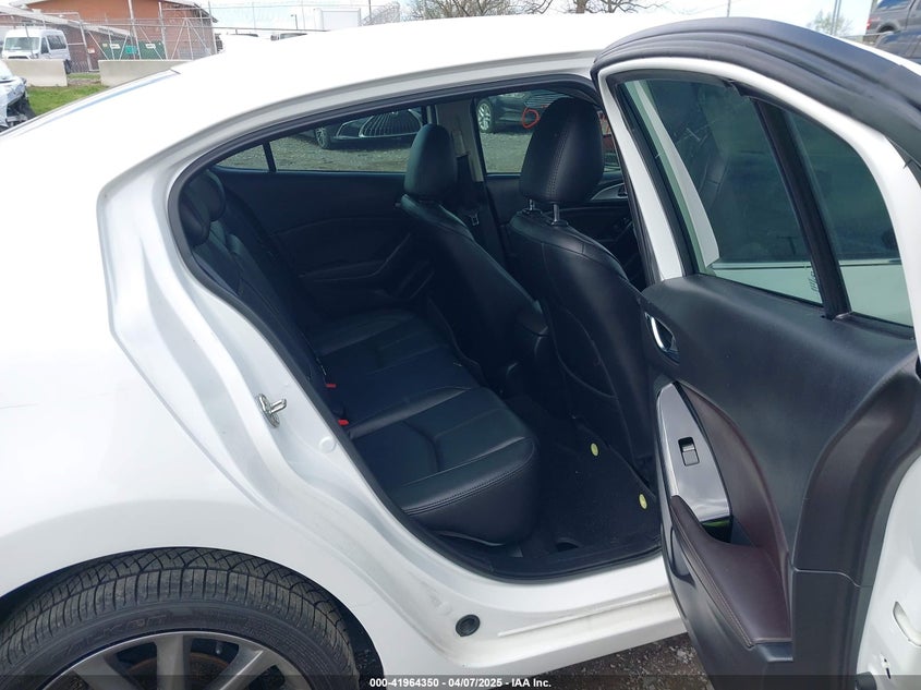 2018 MAZDA MAZDA3 TOURING - 3MZBN1V34JM241414