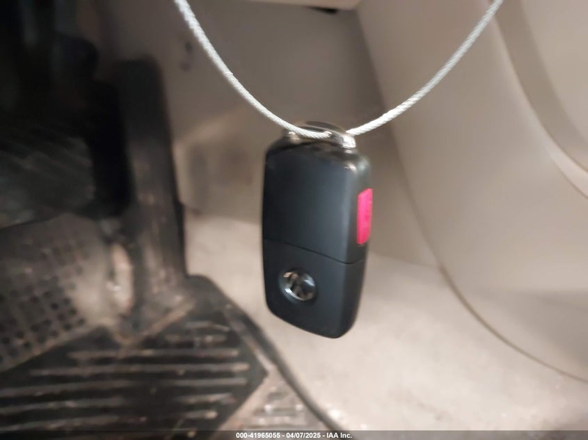 2013 VOLKSWAGEN BEETLE 2.5L - 3VW5P7ATXDM825773