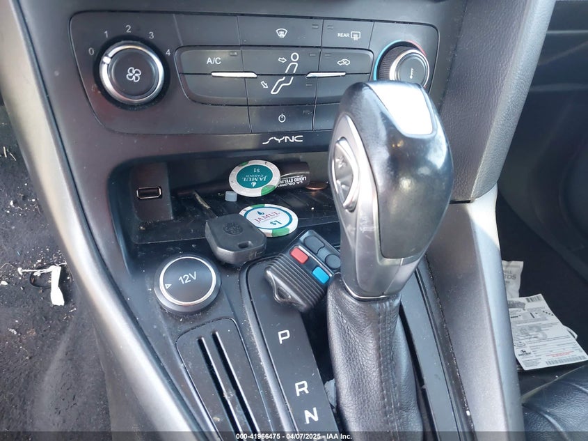 2015 FORD FOCUS VIN: 1FADP3F22FL306055