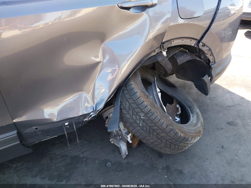2017 HONDA CR-V VIN: 7FARW1H5XHE028630